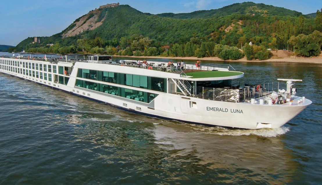 Emerald Luna1